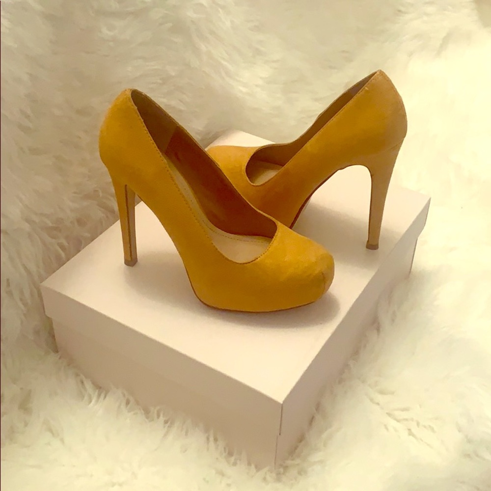 D.Heart Yellow Heels